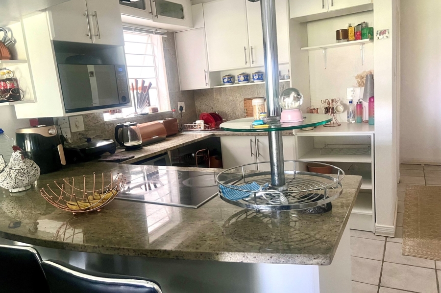 To Let 3 Bedroom Property for Rent in Caribbean Beach Club North West
